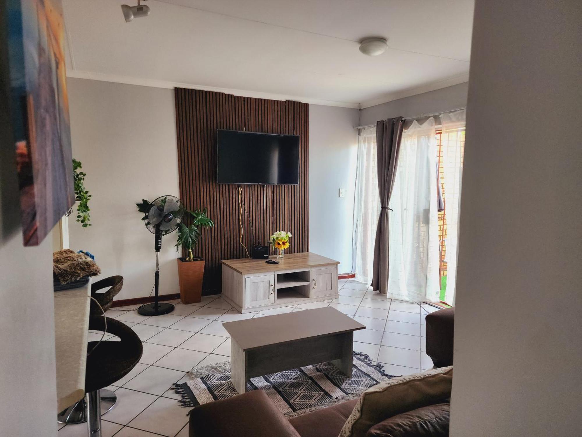 Apartment Faerie Glen Heights-no Load Shedding